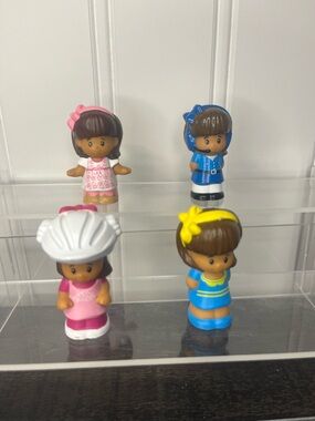 Little people Mia figures